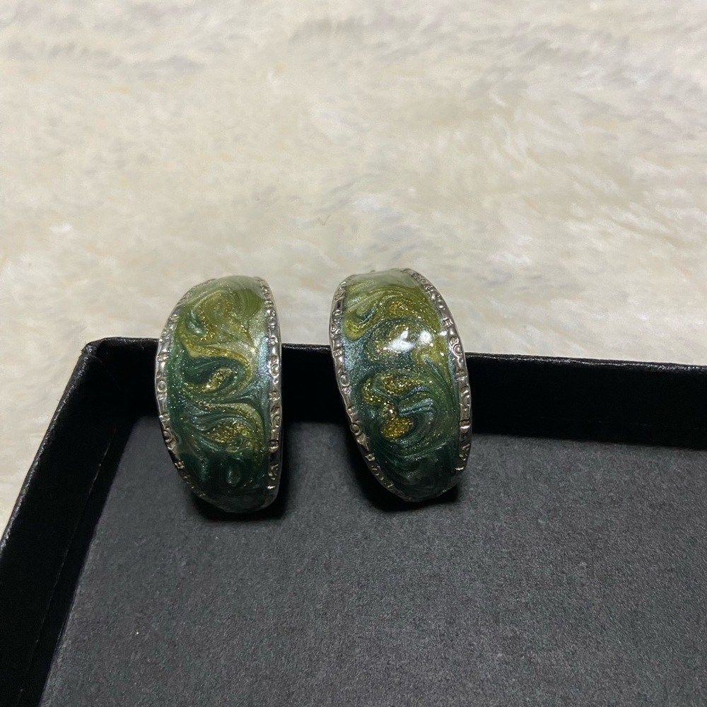 Earrings green